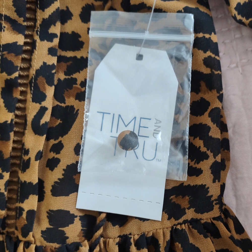Leopard Print Dress Size Medium NWT - Picture 9 of 10